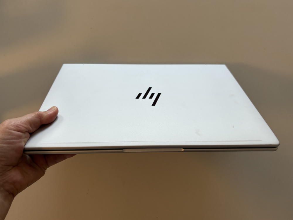 13インチか、14インチか「HP EliteBook 8 G1i」実機比較レビュー ちょうどいいAl PCはどっち? - パソレビュ　話題のパソコンを紹介！使ってみた！パソコンを買う前に読むサイト　